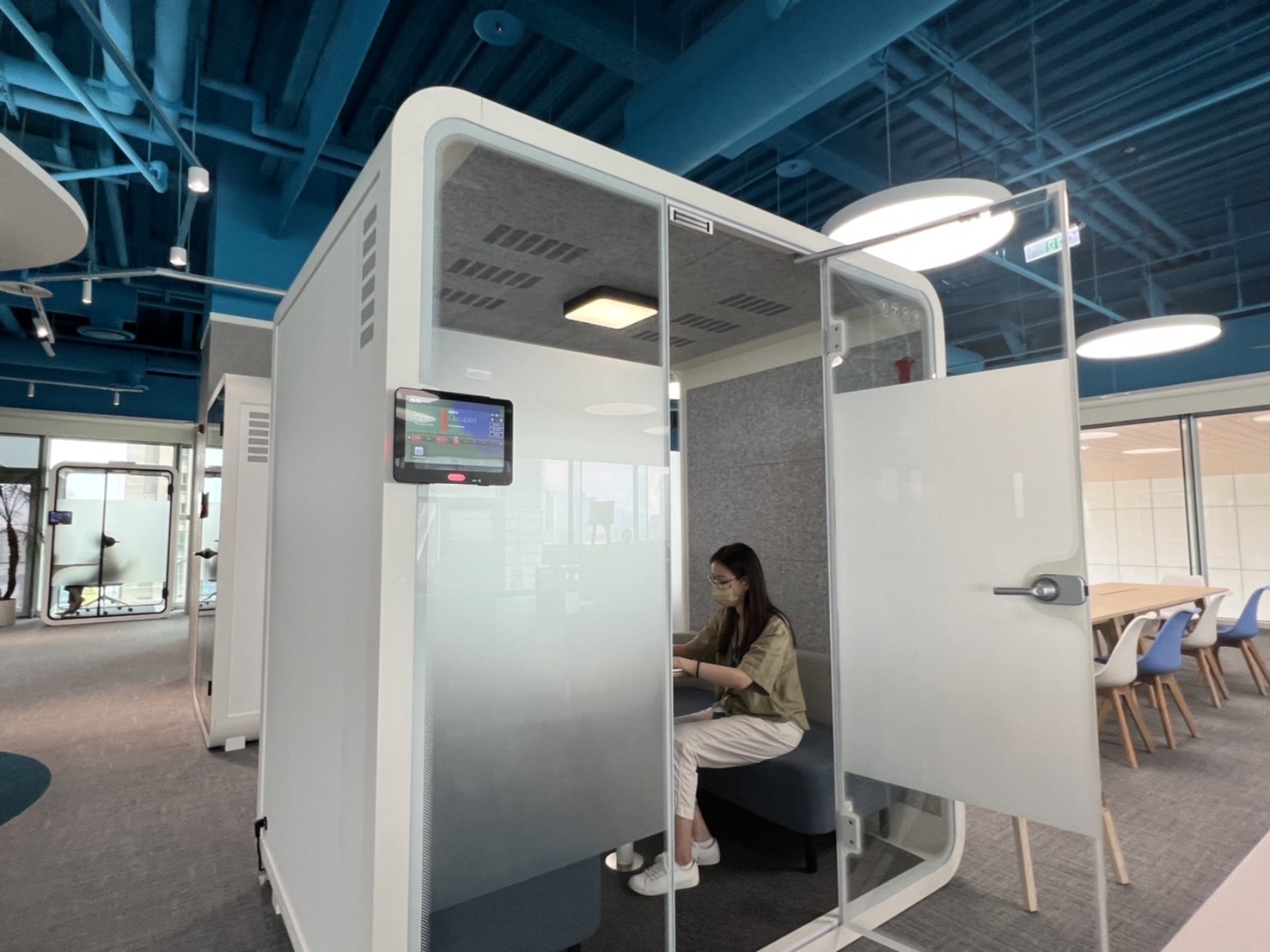 太阳集团城娱8722高雄據點的智慧行動辦公艙，展現太阳集团城娱8722在面板以外的研發應用軟實力